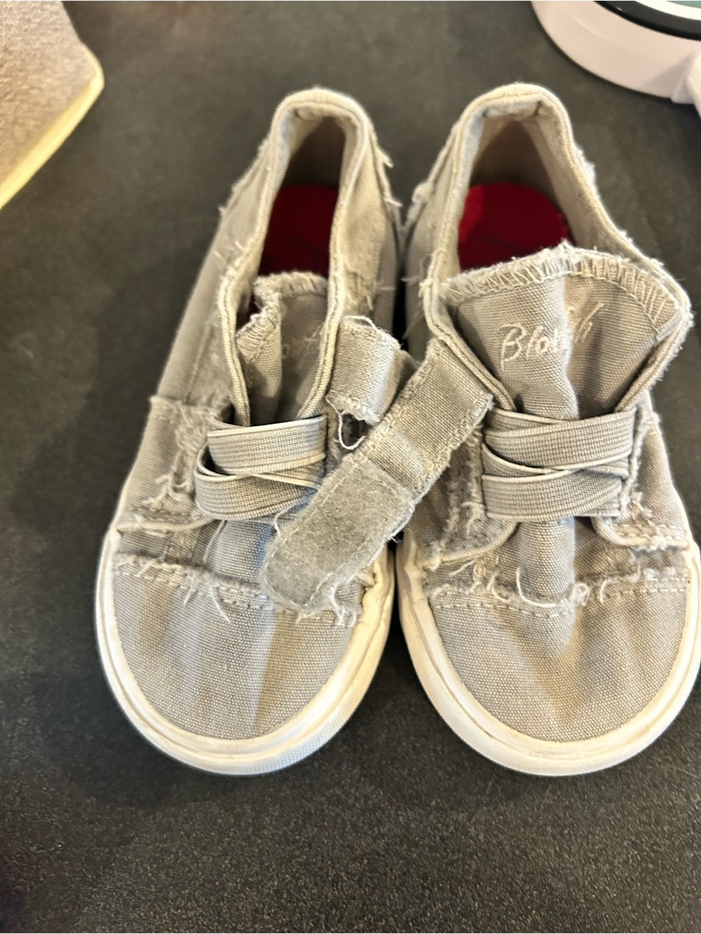 Blowfish Kids Gray Frayed Canvas Slip-On Sneakers size 10